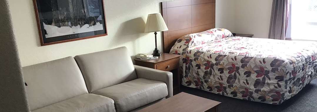 Single Bed with Queen Bed at the Andersen Inn and Suites